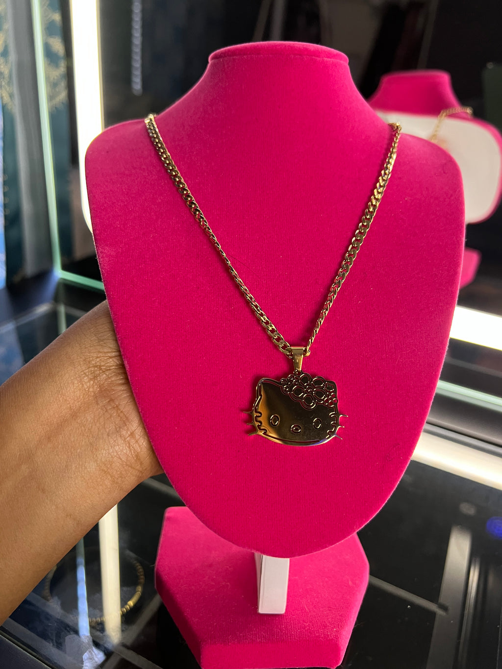 Gold kitty face necklace