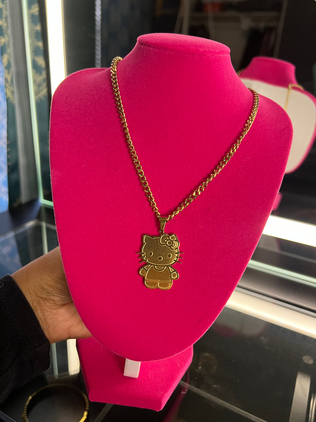 Gold kitty necklace (full body)