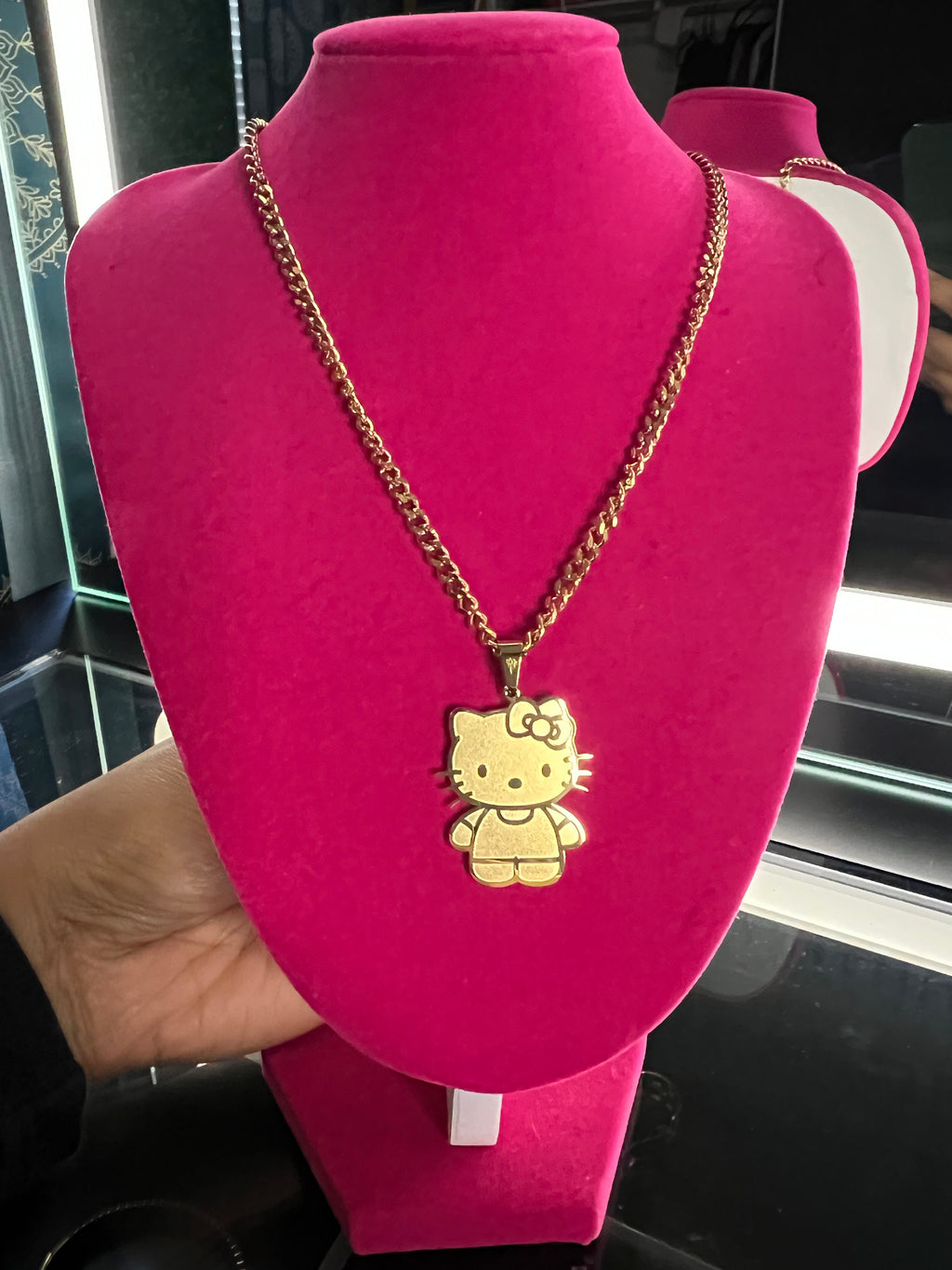 Gold kitty necklace (full body)